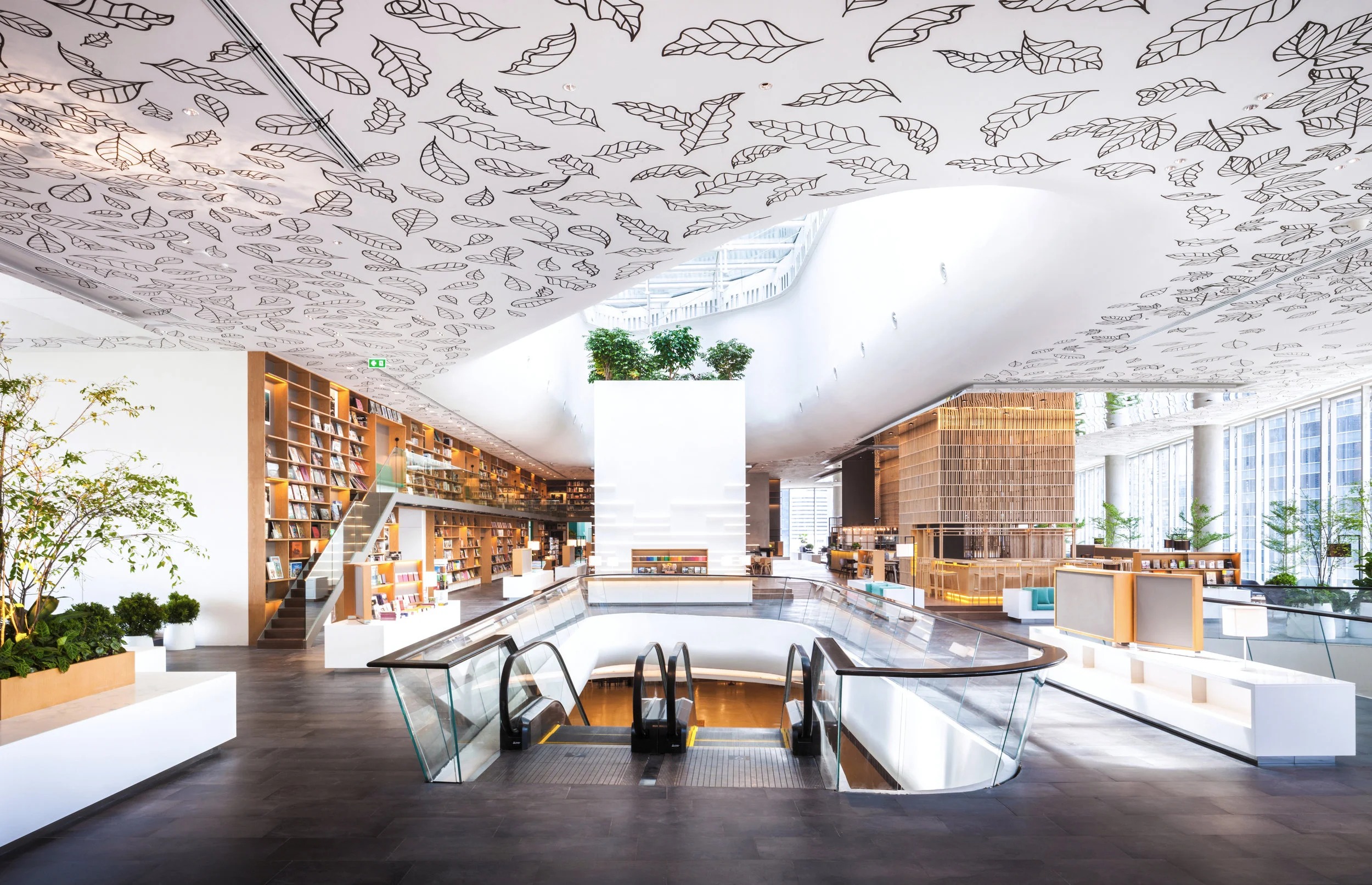 Elegancko urządzone wnętrze restauracji Bernsteinort
